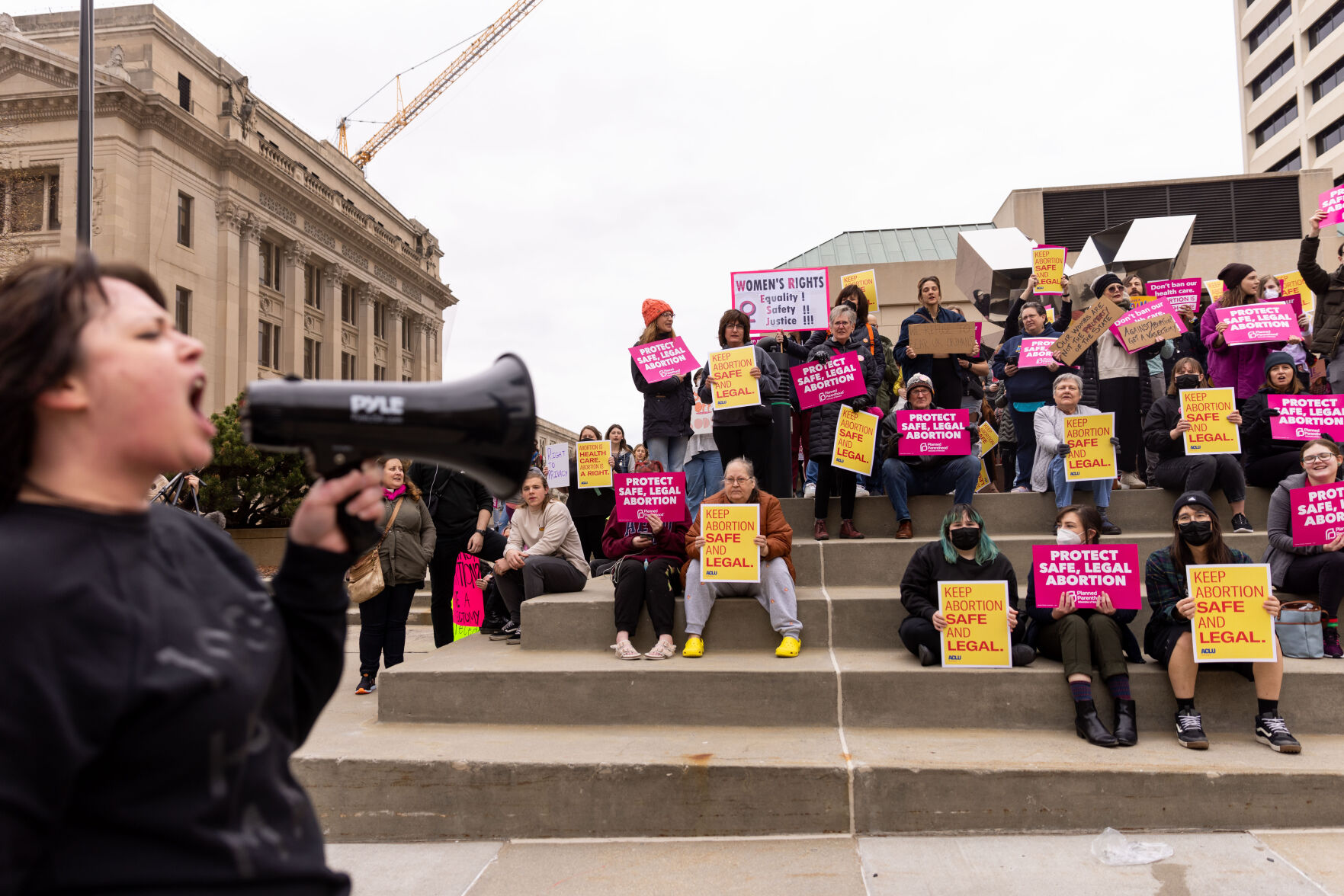 050422-owh-new-abortionrally-ar04.JPG